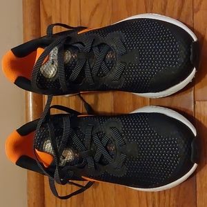 Nike ☄️ 4.5Y (boys) back to school📚